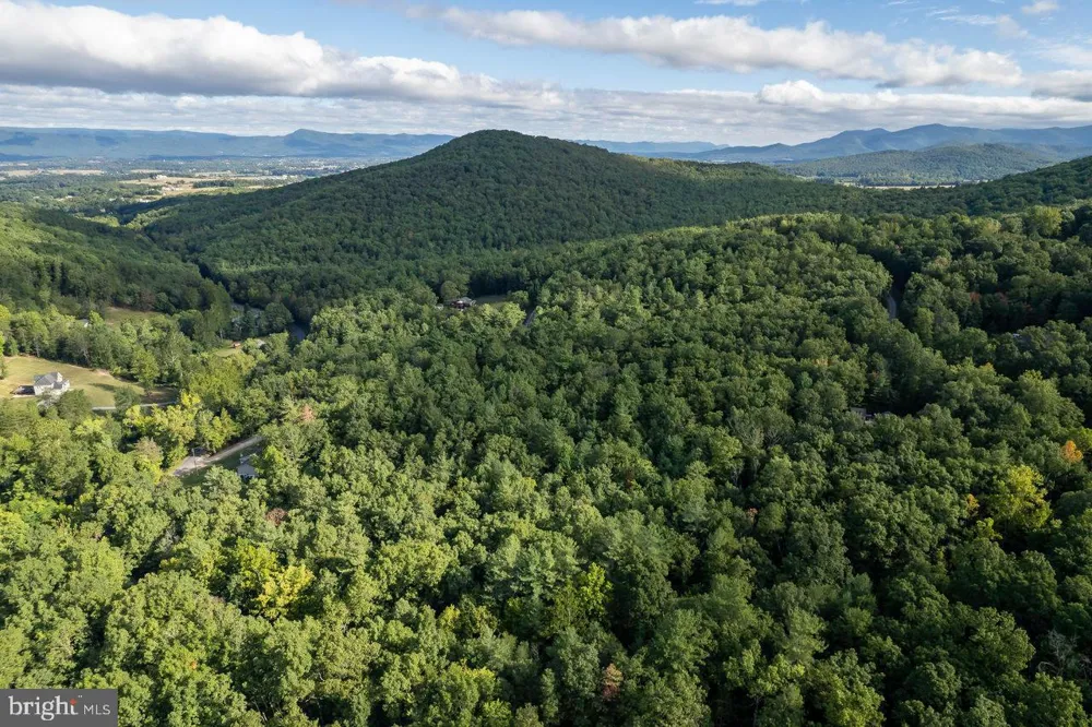 HOLIDAY HILL RD. Luray, VA 22835