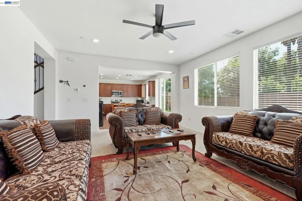 2126 Grapevine Dr Livingston, CA 95334