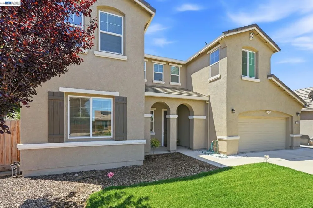2126 Grapevine Dr Livingston, CA 95334