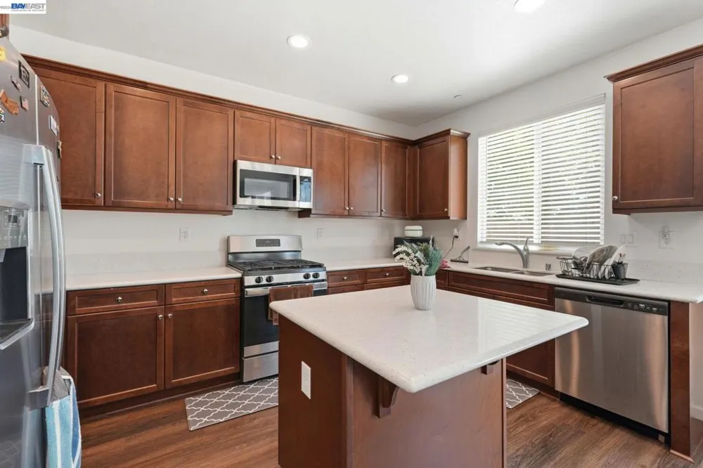 2126 Grapevine Dr Livingston, CA 95334