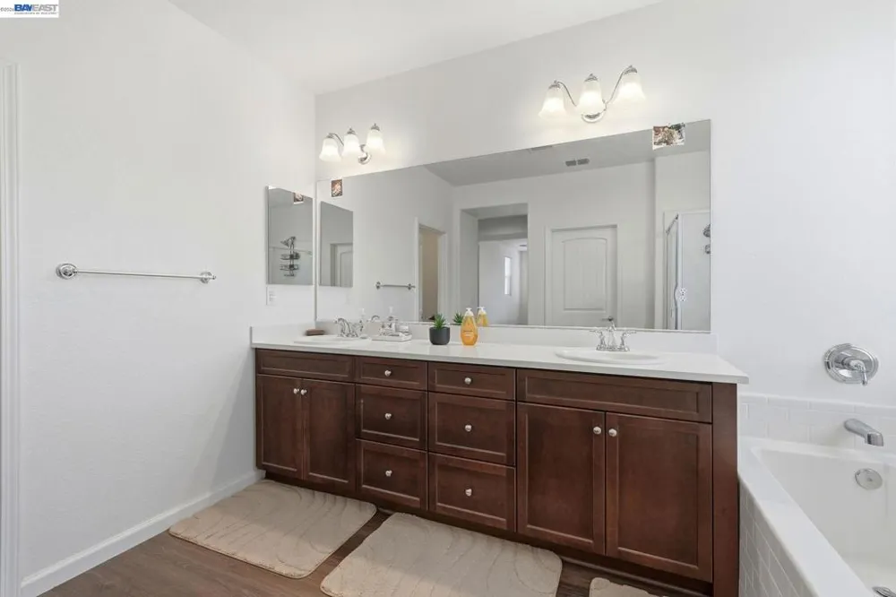 2126 Grapevine Dr Livingston, CA 95334