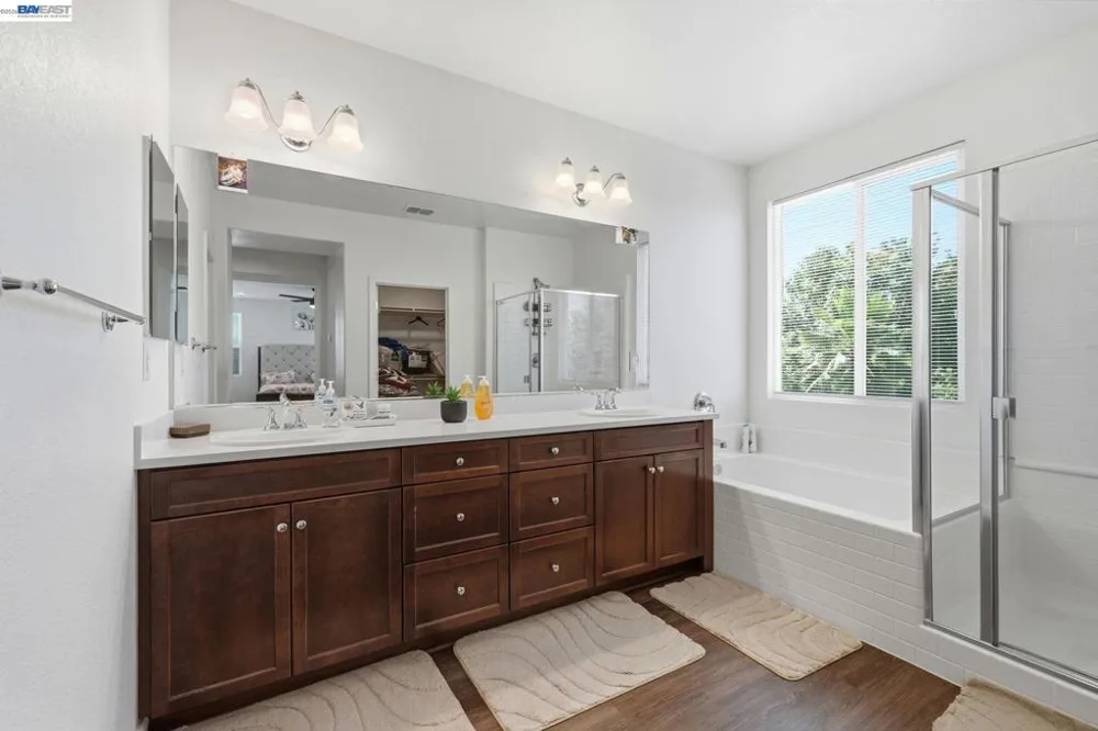 2126 Grapevine Dr Livingston, CA 95334