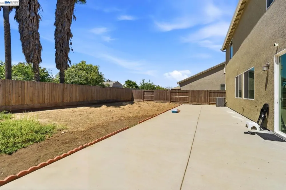2126 Grapevine Dr Livingston, CA 95334