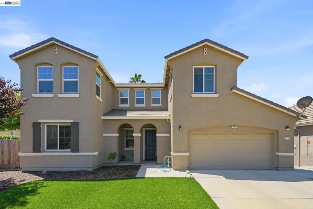 2126 Grapevine Dr Livingston, CA 95334