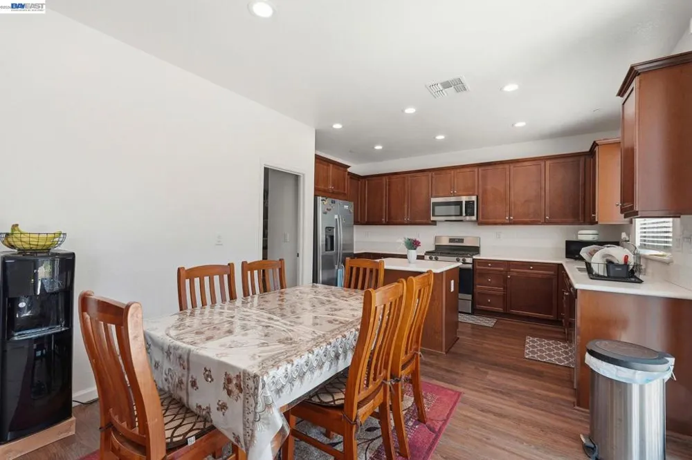 2126 Grapevine Dr Livingston, CA 95334
