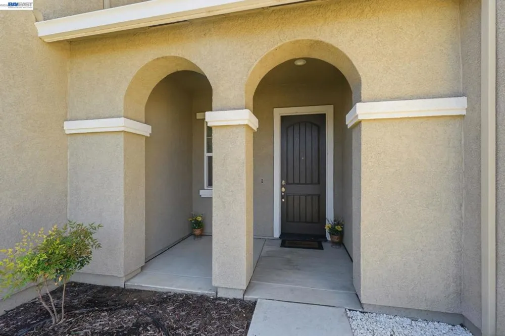 2126 Grapevine Dr Livingston, CA 95334