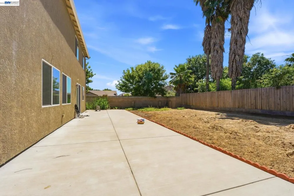 2126 Grapevine Dr Livingston, CA 95334