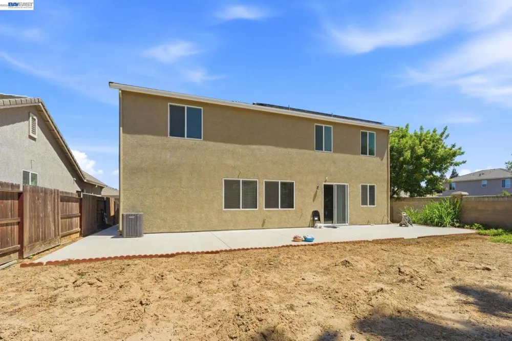 2126 Grapevine Dr Livingston, CA 95334