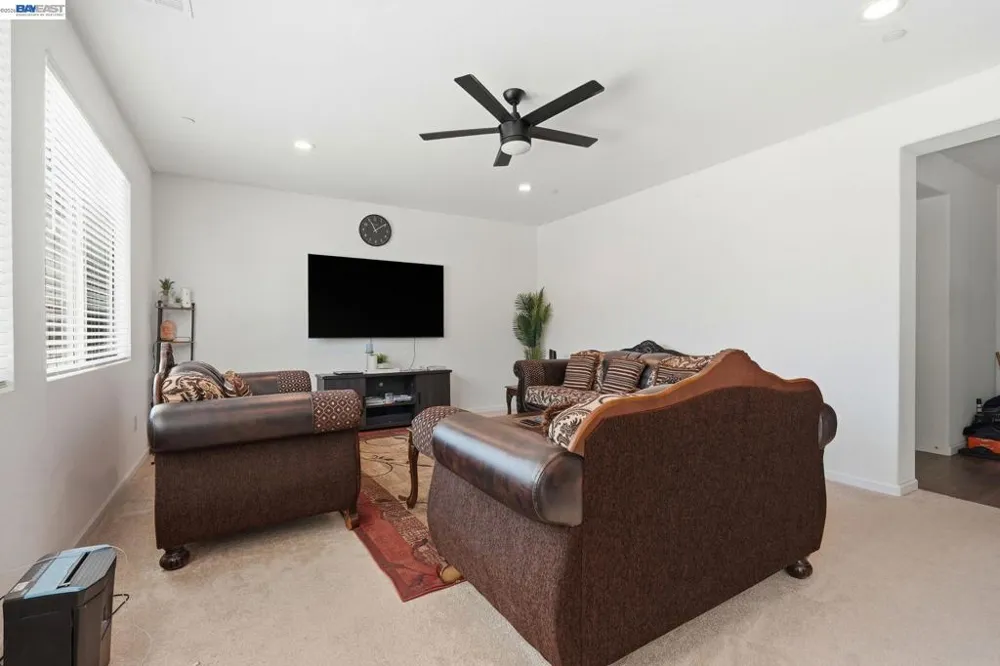 2126 Grapevine Dr Livingston, CA 95334