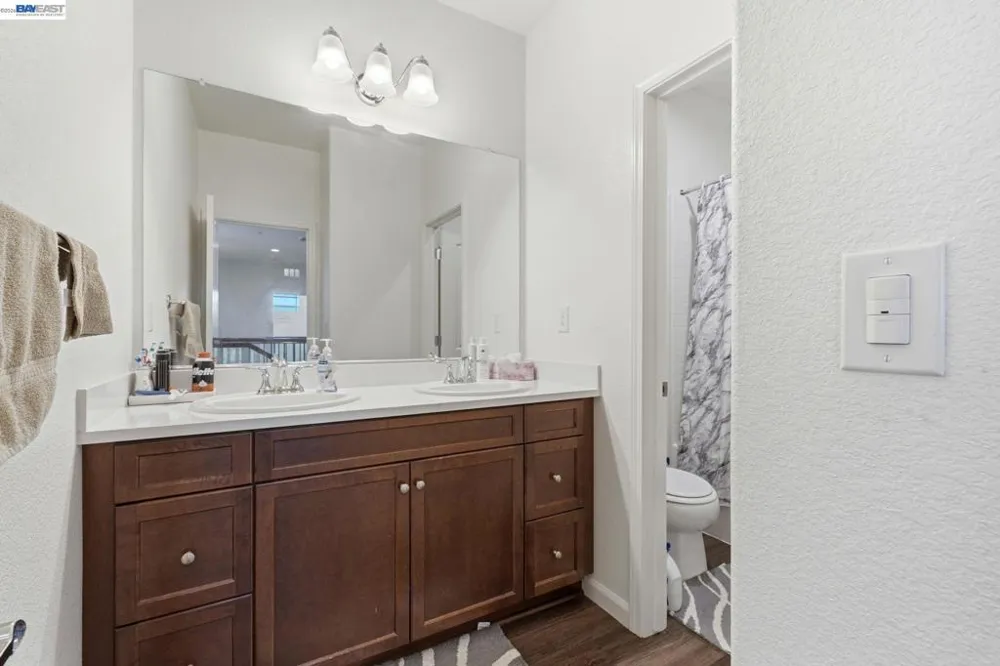 2126 Grapevine Dr Livingston, CA 95334