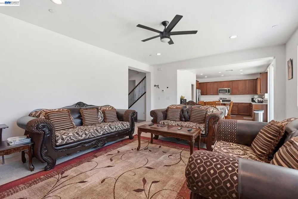 2126 Grapevine Dr Livingston, CA 95334