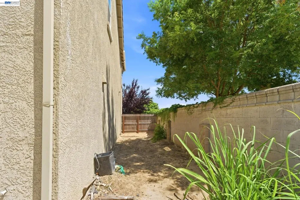 2126 Grapevine Dr Livingston, CA 95334