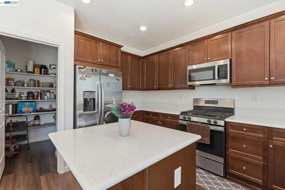 2126 Grapevine Dr Livingston, CA 95334