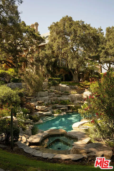 380 S San Rafael Avenue Pasadena, CA 91105