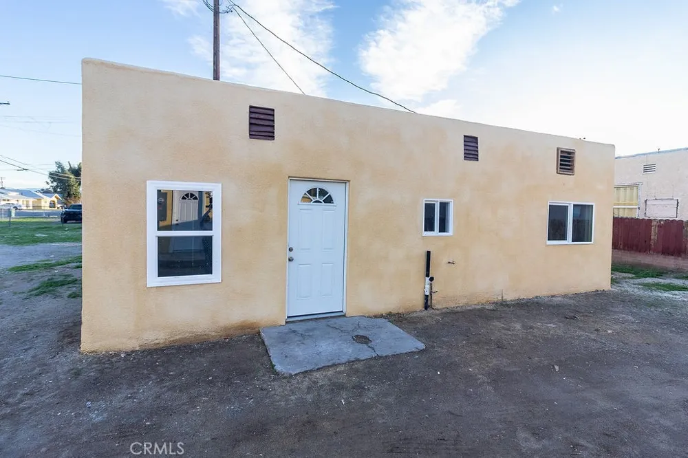 107 Walnut Needles, CA 92363