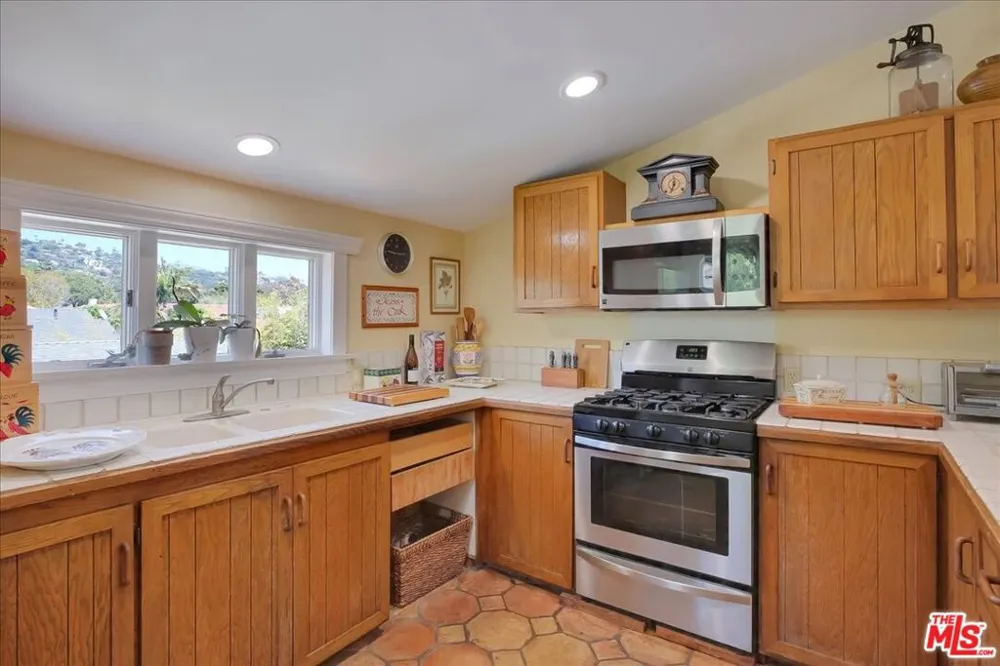 936 Nopal Street Santa Barbara, CA 93103