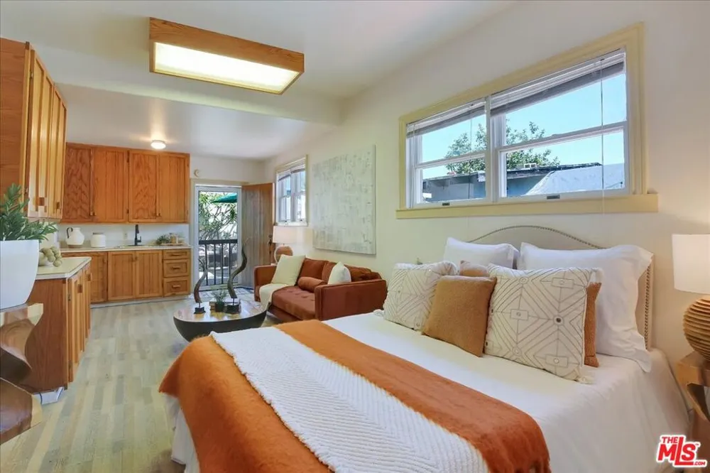936 Nopal Street Santa Barbara, CA 93103