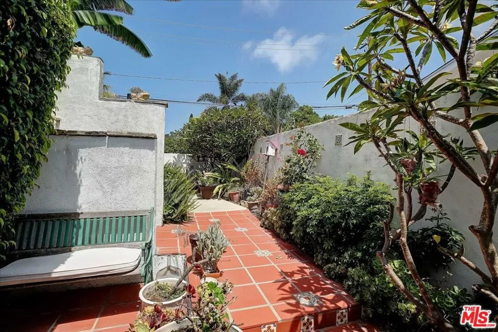 936 Nopal Street Santa Barbara, CA 93103