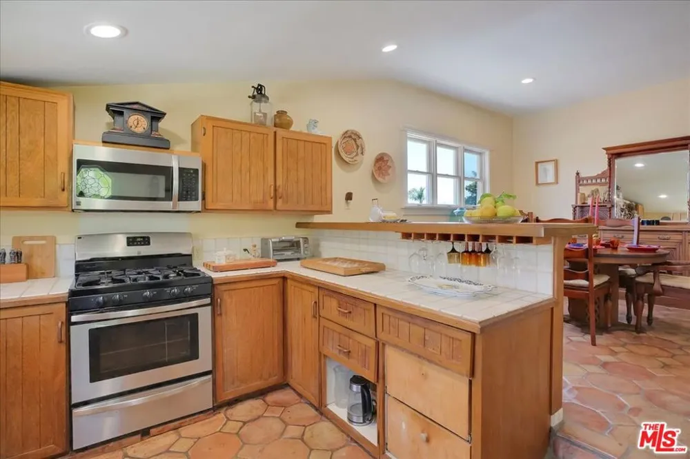 936 Nopal Street Santa Barbara, CA 93103
