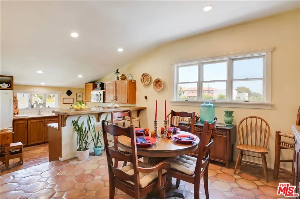 936 Nopal Street Santa Barbara, CA 93103