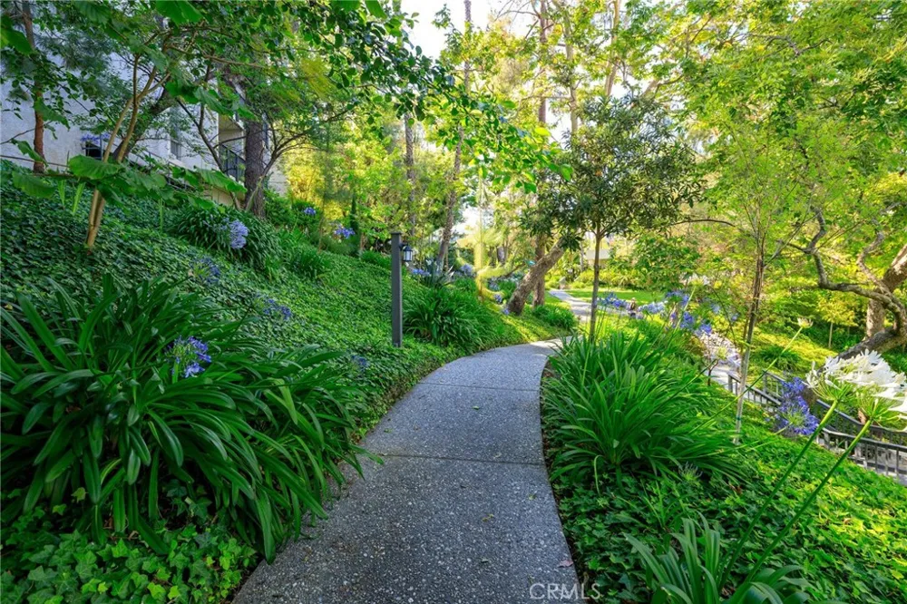 3601 W Hidden Lane #109 Rolling Hills Estates, CA 90274