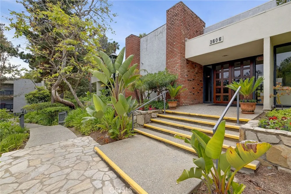 3601 W Hidden Lane #109 Rolling Hills Estates, CA 90274