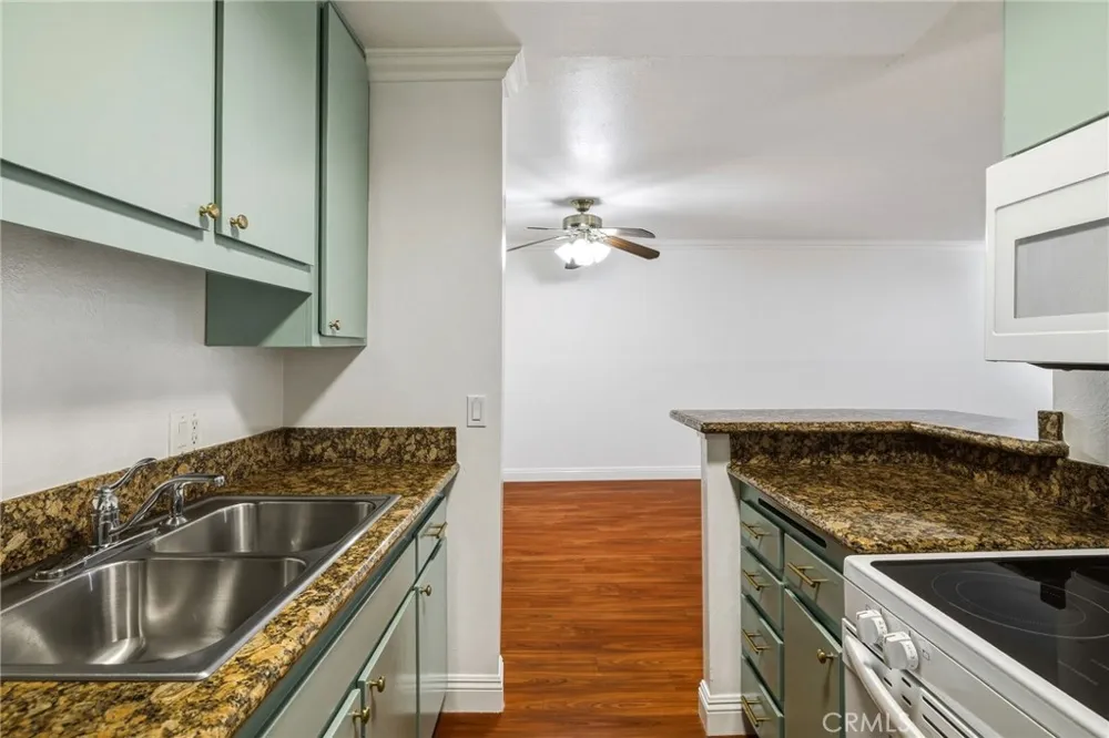 3601 W Hidden Lane #109 Rolling Hills Estates, CA 90274