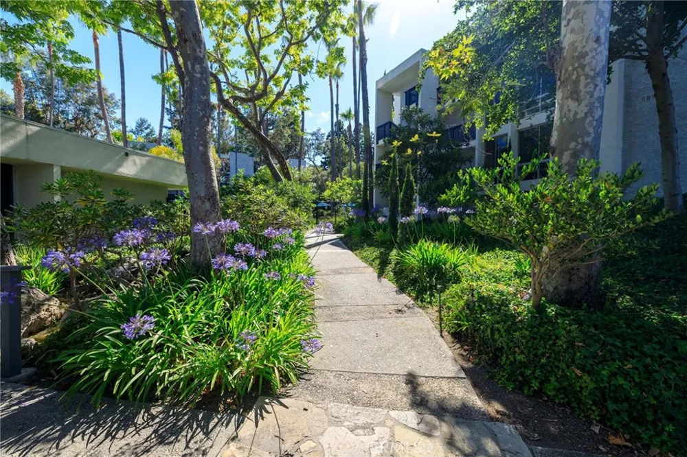 3601 W Hidden Lane #109 Rolling Hills Estates, CA 90274