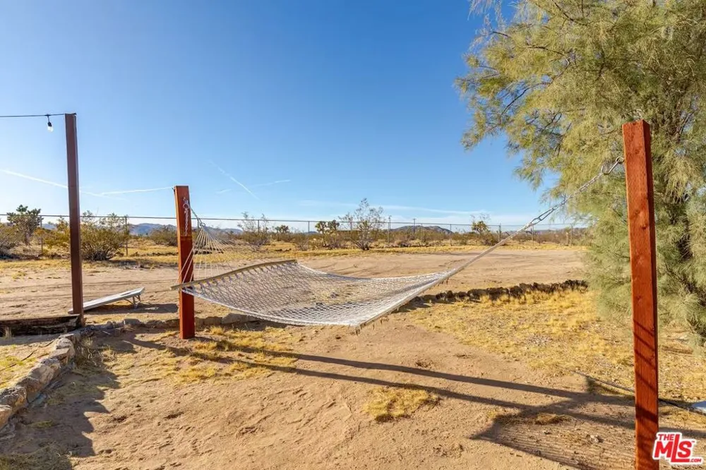 1616 Sunset Mesa Road Landers, CA 92285