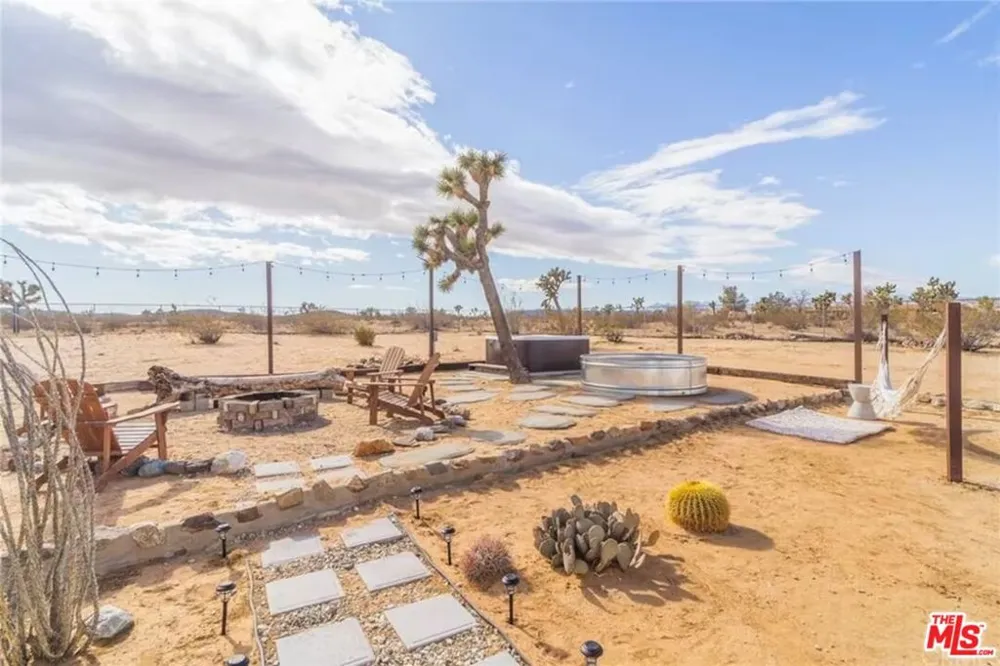 1616 Sunset Mesa Road Landers, CA 92285