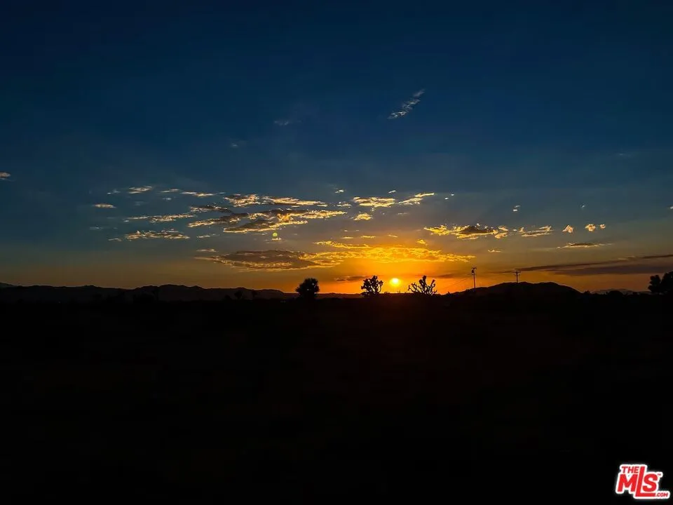 1616 Sunset Mesa Road Landers, CA 92285