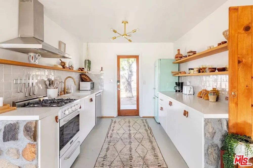 1616 Sunset Mesa Road Landers, CA 92285