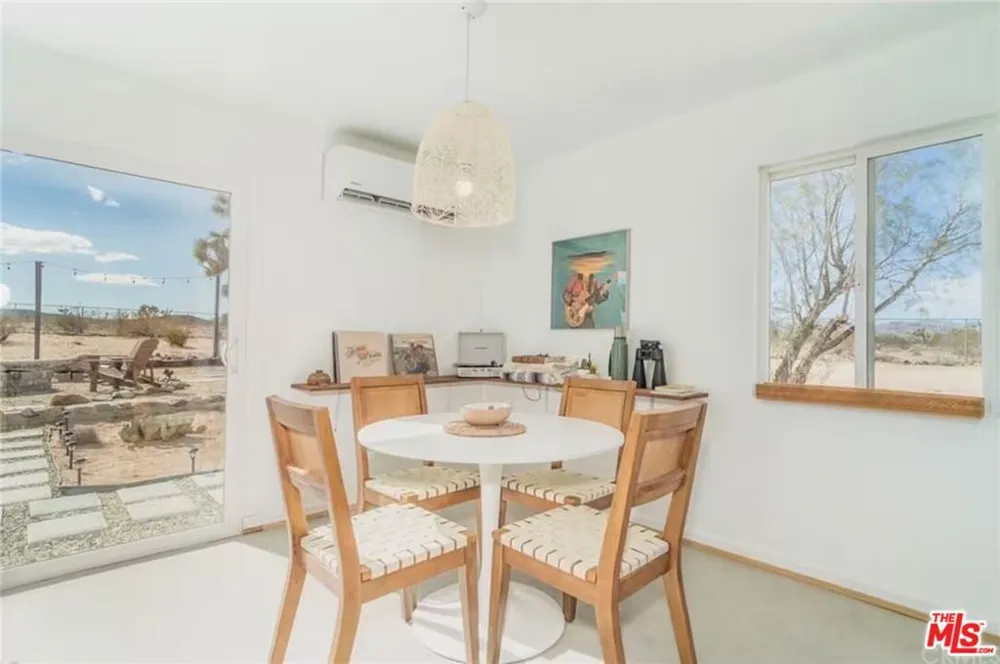 1616 Sunset Mesa Road Landers, CA 92285