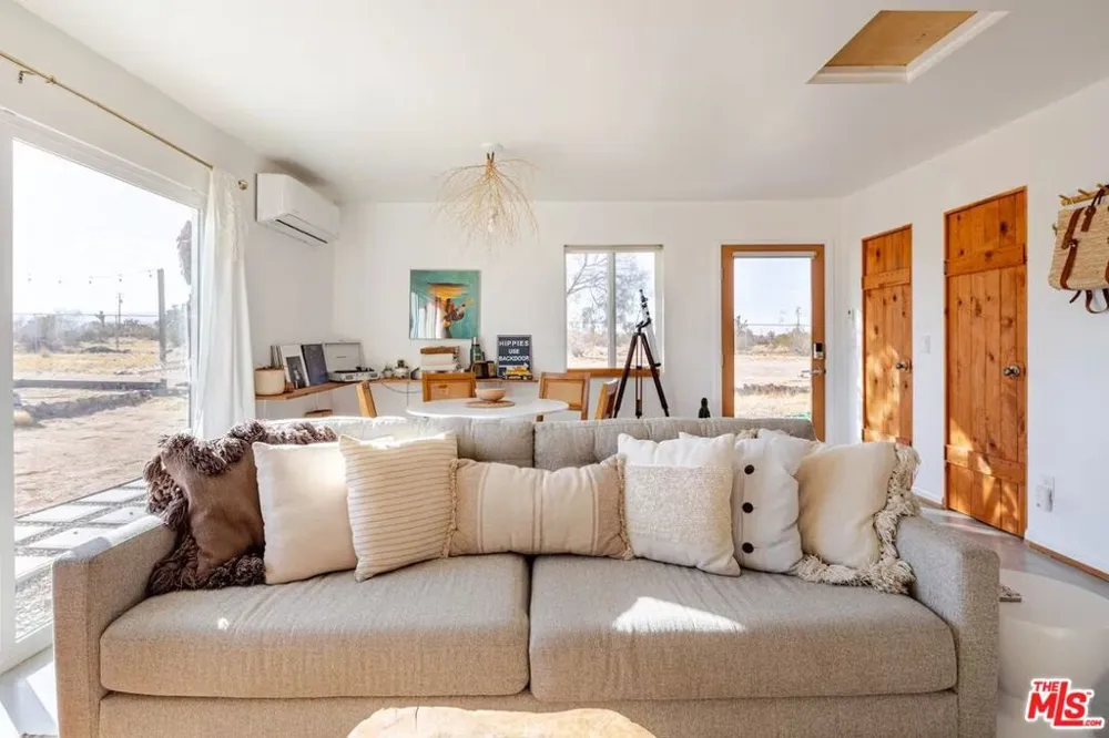 1616 Sunset Mesa Road Landers, CA 92285