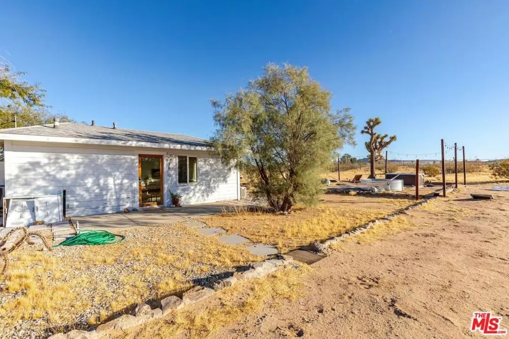 1616 Sunset Mesa Road Landers, CA 92285