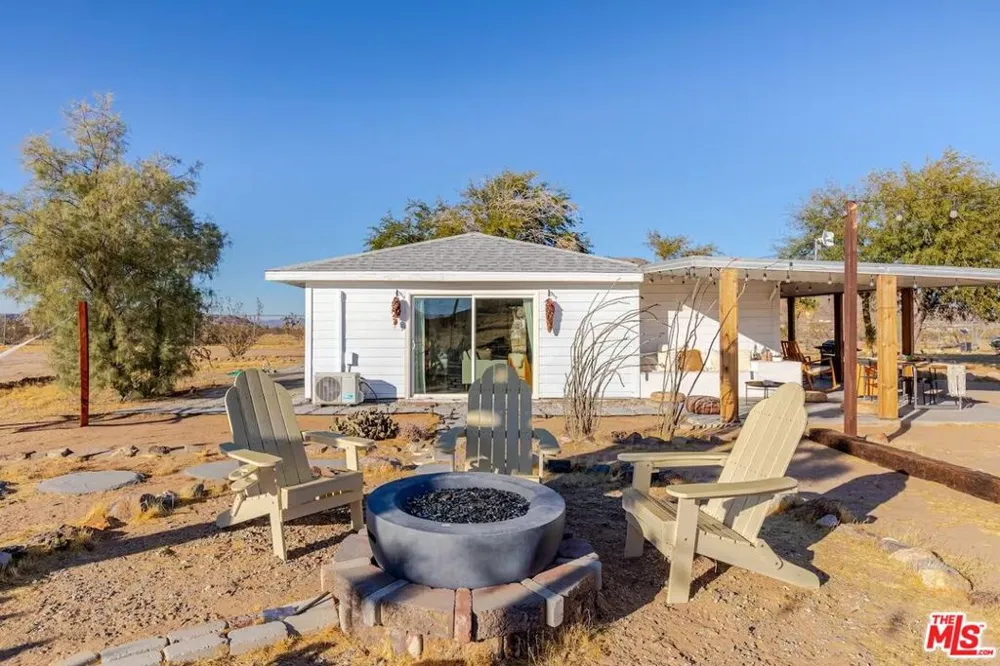 1616 Sunset Mesa Road Landers, CA 92285