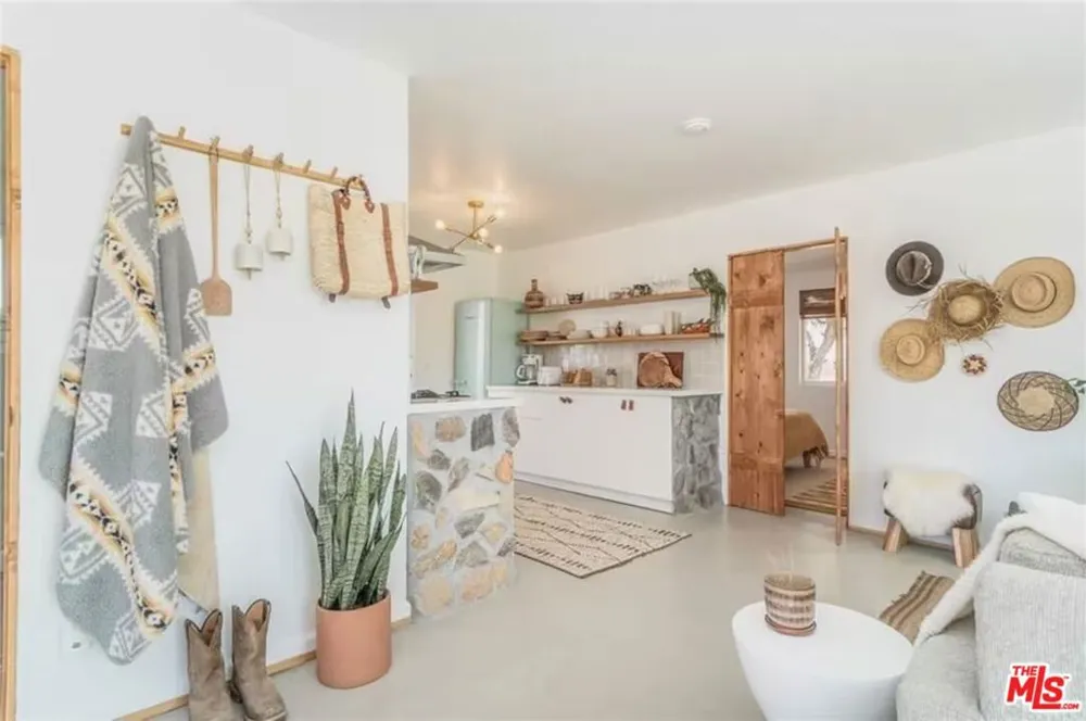 1616 Sunset Mesa Road Landers, CA 92285