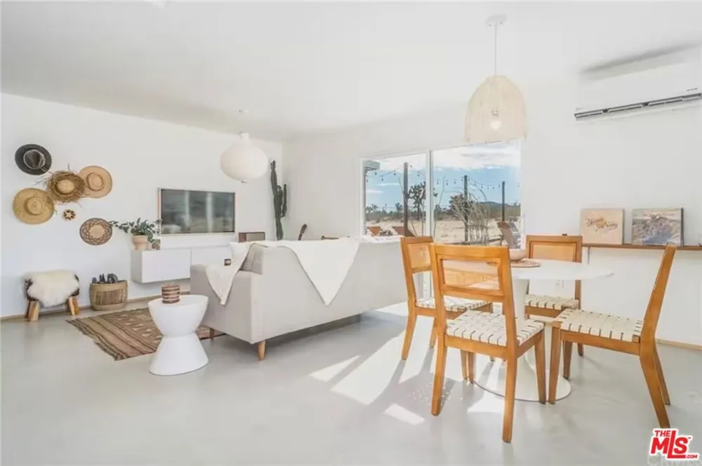 1616 Sunset Mesa Road Landers, CA 92285
