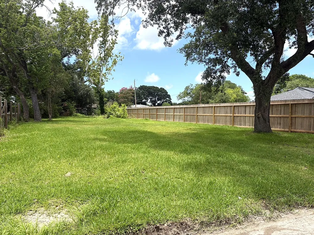 2930 3rd Avenue Texas City, TX 77590