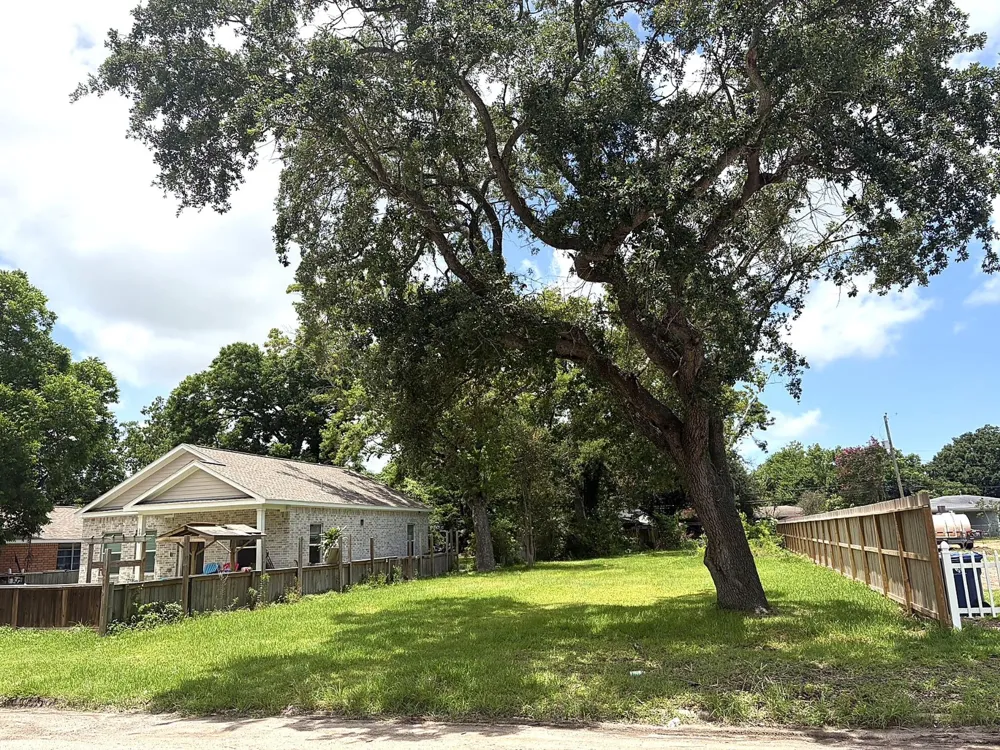 2930 3rd Avenue Texas City, TX 77590