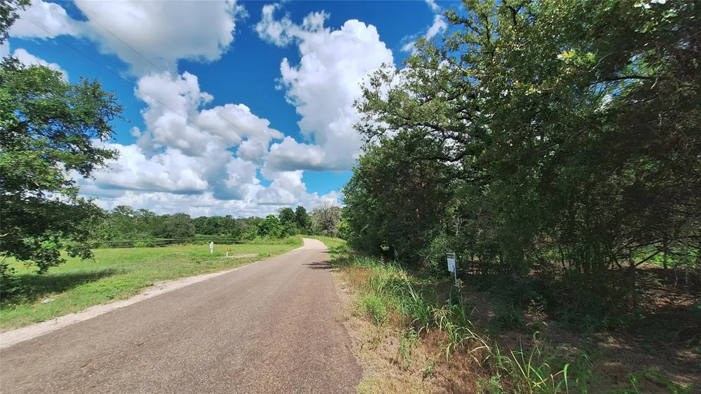 1014 Beaver Lake Drive Caldwell, TX 77836