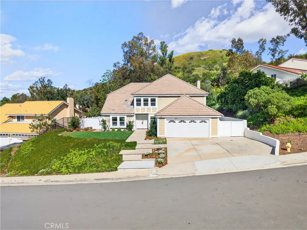1070 S Road Runner Anaheim, CA 92807