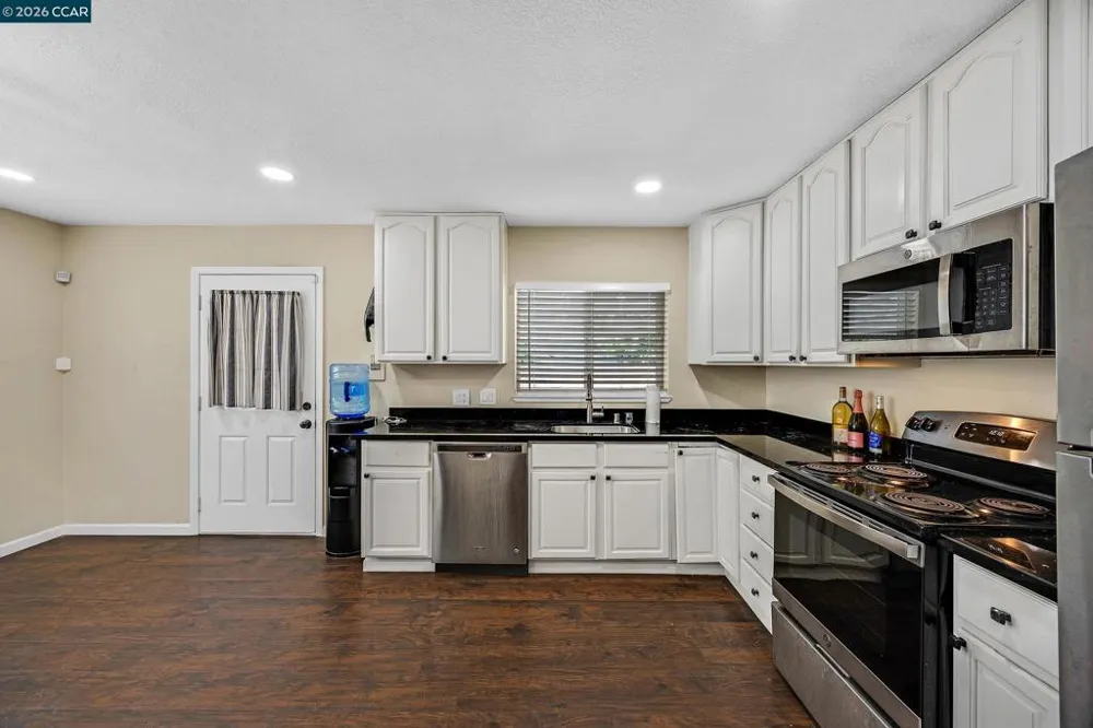 7 Lawrence Ave Antioch, CA 94509