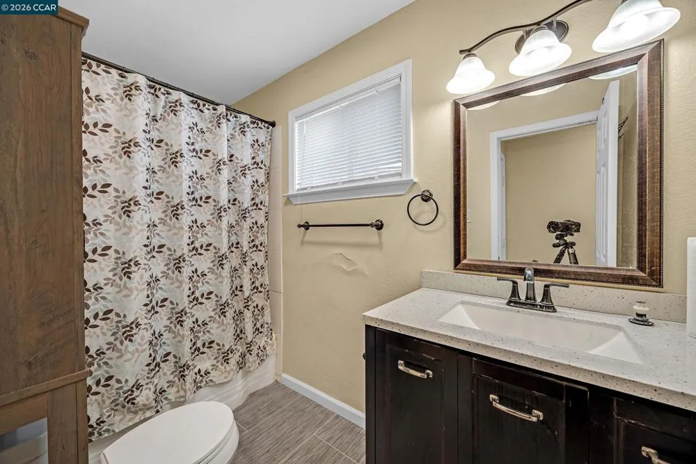 7 Lawrence Ave Antioch, CA 94509