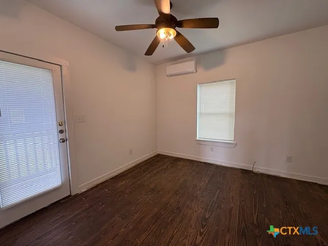 1017 W Nueces Street Victoria, TX 77901
