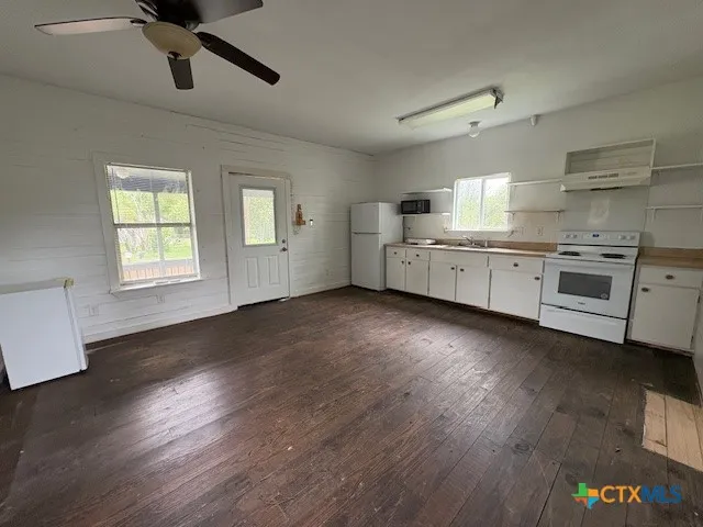 1017 W Nueces Street Victoria, TX 77901