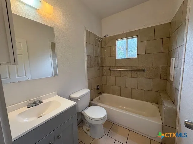 1017 W Nueces Street Victoria, TX 77901