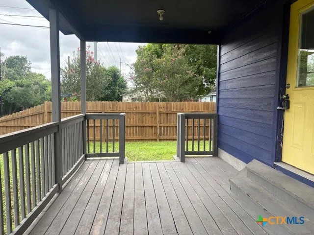 1017 W Nueces Street Victoria, TX 77901