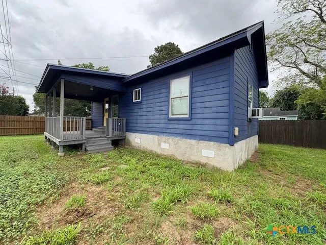 1017 W Nueces Street Victoria, TX 77901