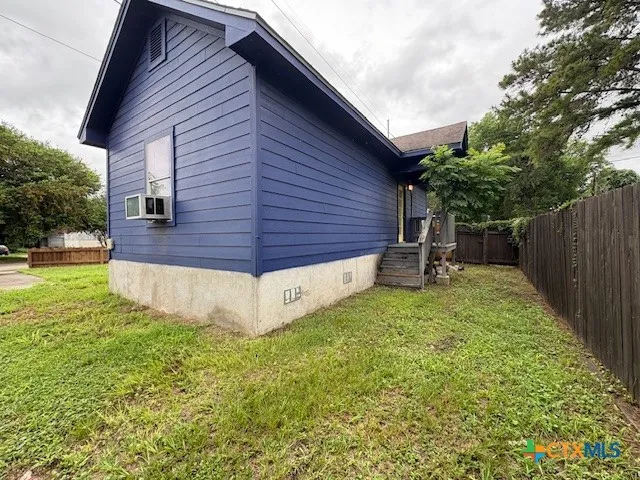 1017 W Nueces Street Victoria, TX 77901